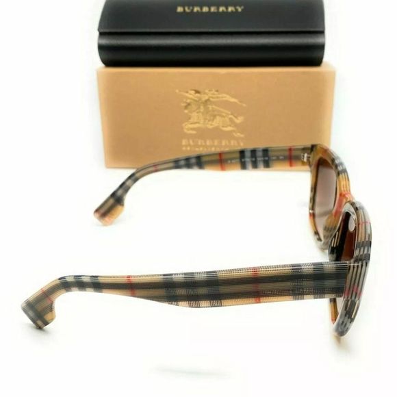 Burberry Women´s Havana Square Sunglasses!